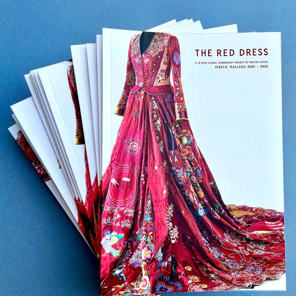 Der rote Kleid-Katalog