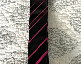 1980s style narrow pink tie