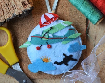 Sky diving parachute felt keepie gift for thrill lovers