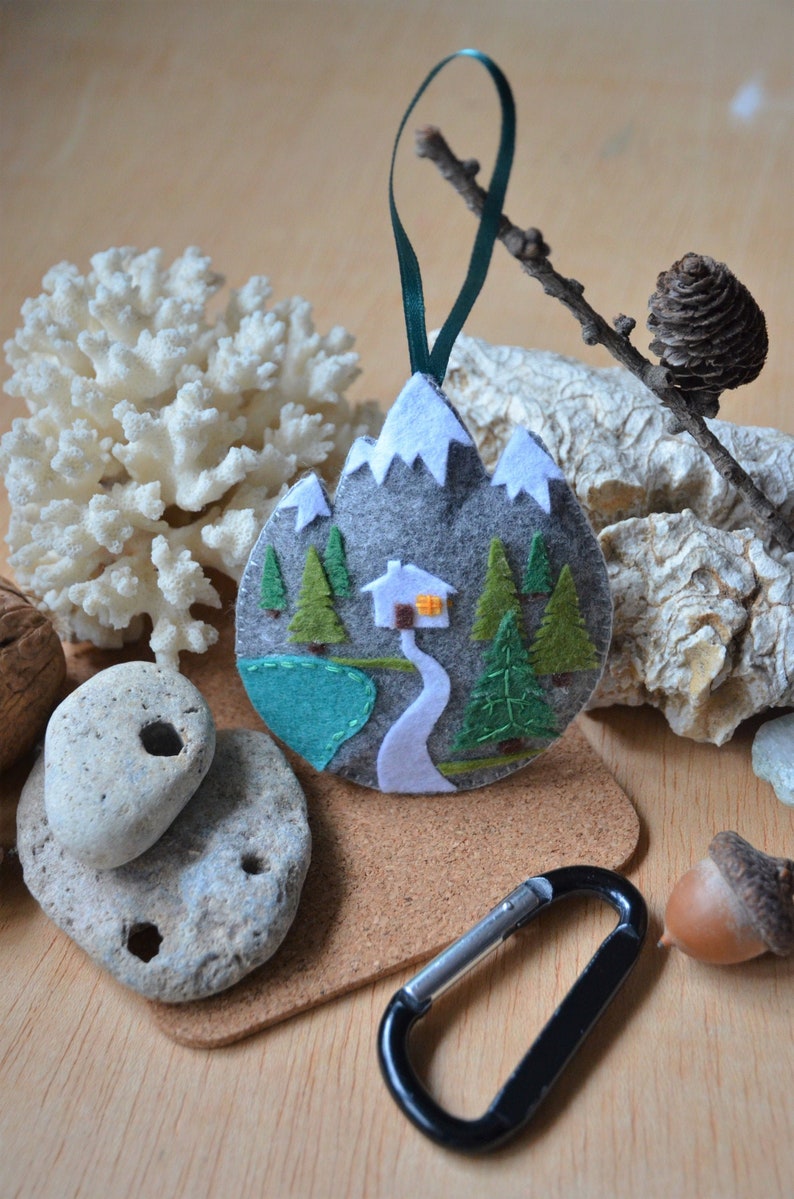 Picturesque mountain landscape felt keepie gift image 1