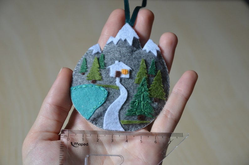 Picturesque mountain landscape felt keepie gift image 2