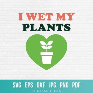Pode incluir: Um design digital com o texto "I WET MY PLANTS" em coral e verde escuro. Uma forma de coração verde contém uma planta em vaso branca. A parte inferior da imagem exibe opções de tipo de arquivo: SVG, EPS, DXF, JPG, PNG e PDF.