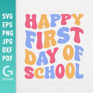Può includere: Buon primo giorno di scuola in lettere colorate in stile retrò. Le lettere sono in tonalità di rosa, arancione, blu e giallo.
