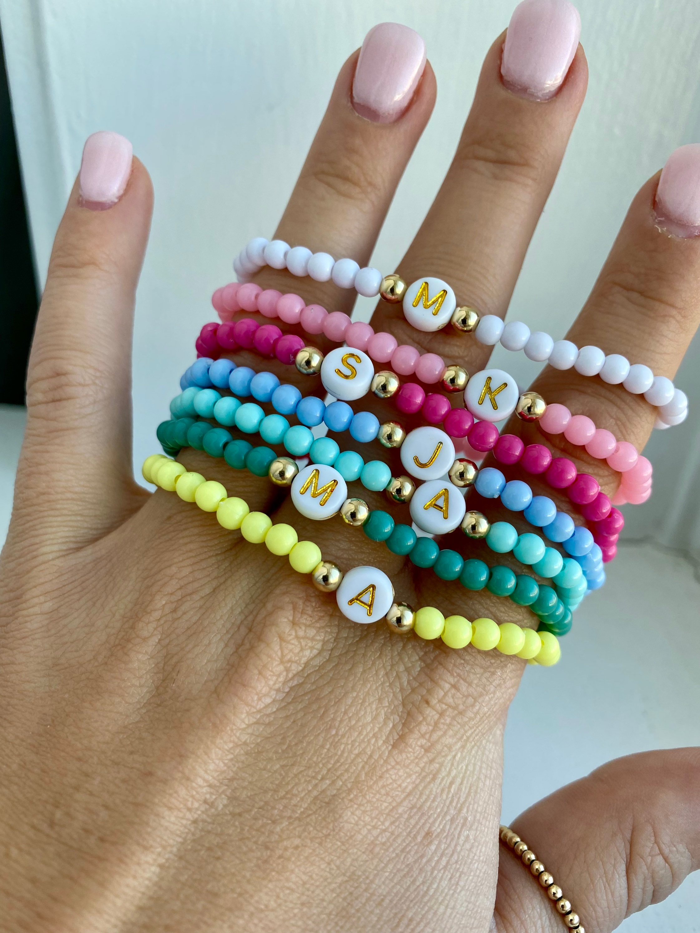 Pink & White flower beaded bracelet. Adjustable. Friendship bracelet —  Beadedpinktopia