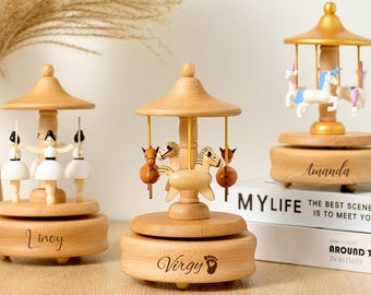 Musikalisches hölzernes Ballerina-Karussell-Andenken, gravierte hölzerne Spieluhr mit Ballerina-Karussell, Babypartygeschenk, Neugeborenen Geschenk, Weihnachtsgeschenk