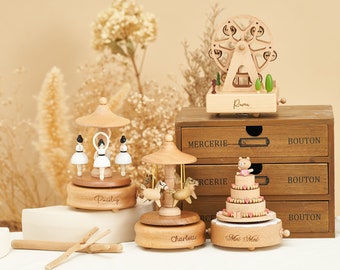 Ricordo di giostra musicale con ballerina in legno, regalo di Natale personalizzato, carillon con nome inciso, regalo per baby shower, arredamento per l'asilo nido, carillon in legno