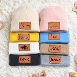 Bonnet personnalisé avec prénom imprimé, bonnet brodé nouveau-né, bonnets avec patch en cuir pour bébé, cadeau de baby shower, bonnet de Noël, cadeau
