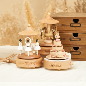 Personalisierte handgefertigte Spieluhr, personalisiertes Ballerina-Musikkarussell aus Holz, hölzerne Spieluhr, individuelles Weihnachtsgeschenk, Babyparty-Geschenk Bild 8