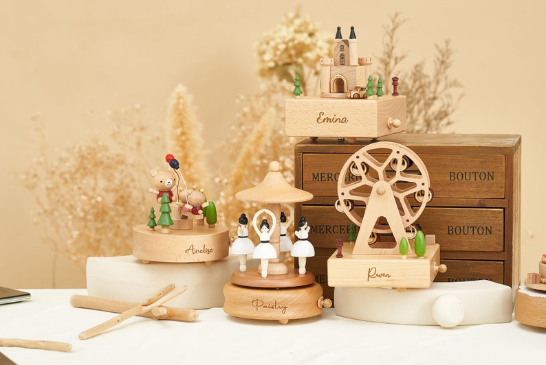 Personalisierte handgefertigte Spieluhr, personalisiertes Ballerina-Musikkarussell aus Holz, hölzerne Spieluhr, individuelles Weihnachtsgeschenk, Babyparty-Geschenk Bild 6