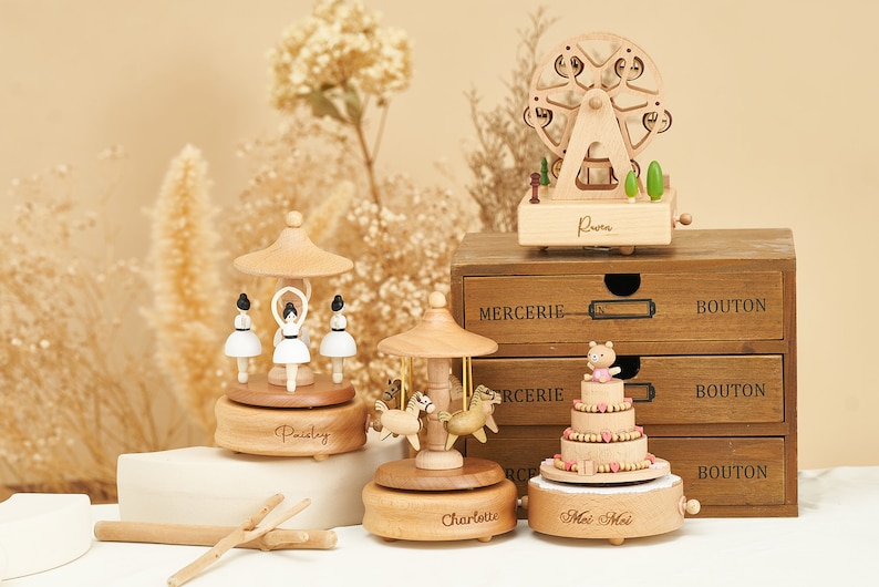 Personalisierte handgefertigte Spieluhr, personalisiertes Ballerina-Musikkarussell aus Holz, hölzerne Spieluhr, individuelles Weihnachtsgeschenk, Babyparty-Geschenk Bild 7