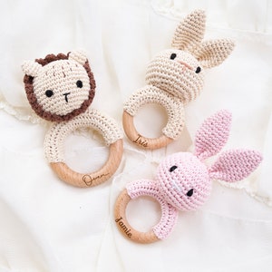 Sonajero de ganchillo animal personalizado, regalo de baby shower, sonajero de madera personalizado para bebés, juguete de sonajero de ganchillo, regalo para recién nacidos, regalo para bebés, juguete para bebés imagen 9