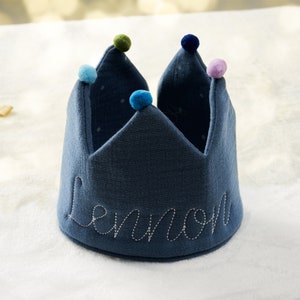 Corona ricamata a mano per compleanni di neonati e bambini, corona di compleanno personalizzata fatta a mano, corona di compleanno personalizzata, regali personalizzati