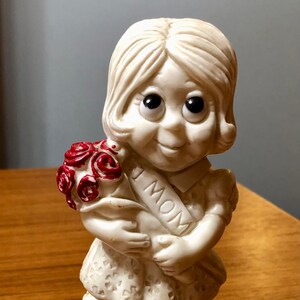 Wallace Berrie Mother's Day Worlds Best MOM Bouquet of Roses Vintage 1970s Novelty Gift Award Trophy