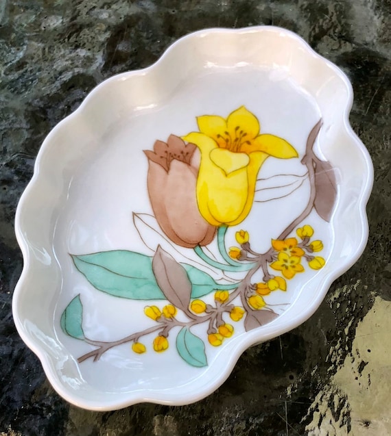 Mikasa Cinderella Yellow and Orange Lily Flower Bone China A7715