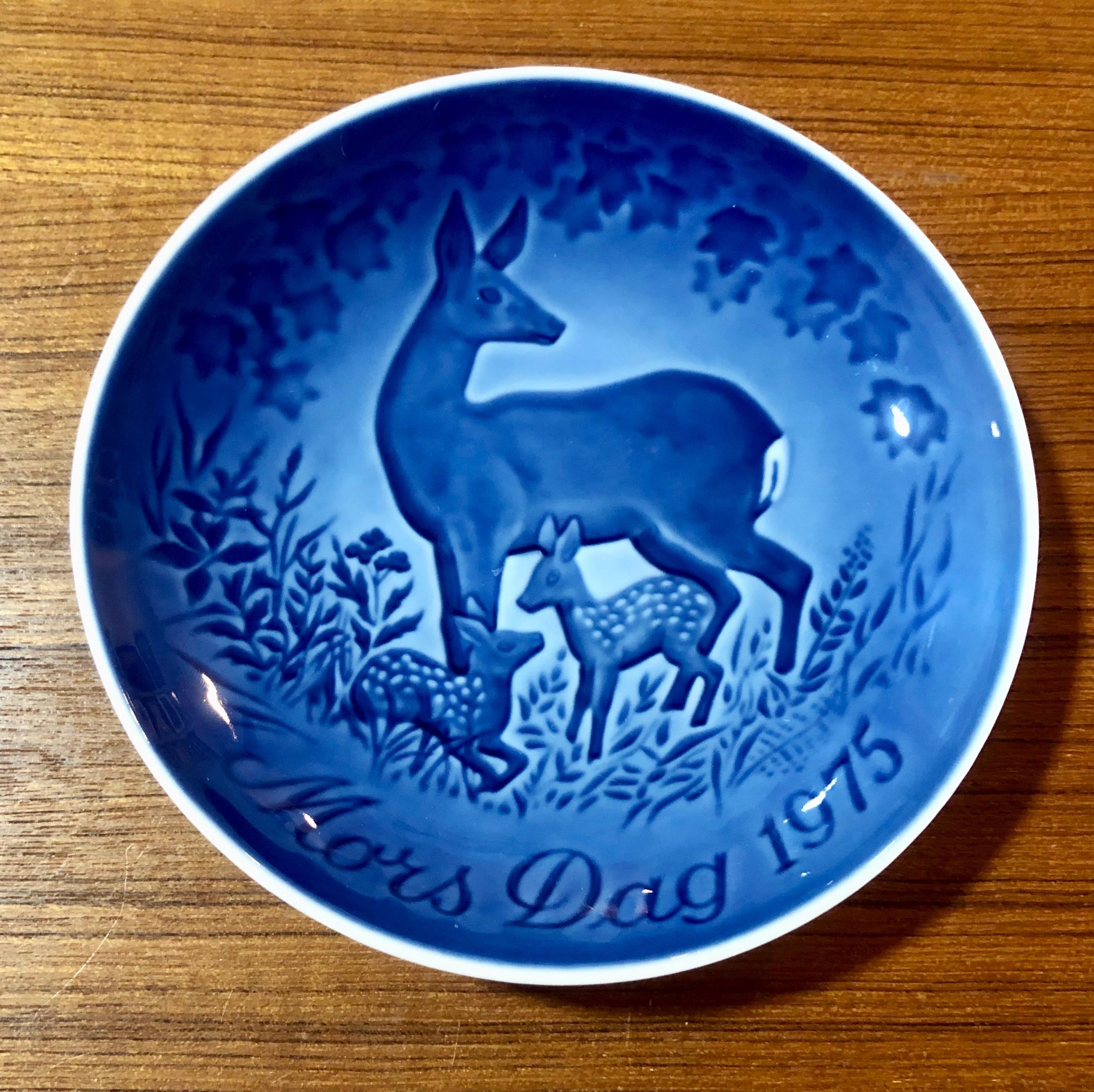 Bing & Grondahl Copenhagen Denmark Porcelain Mother's Day Mars Dag 1975 Cobalt Blue Collectible Porcelain Plate Doe Fawn Bambi Baby Deer