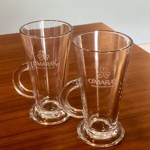 O&#39;Mara&#39;s Irish Country Cream Smooth Refined Liquor Footed Cup Mug Barware Glasses Made in Ireland Set of 2 ARC France Glassware