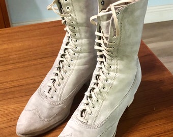 Victorian Ladies Wingtip Lace-Up White Leather Boots Stacked Heels Leather Sole 19th Century Vintage Antique