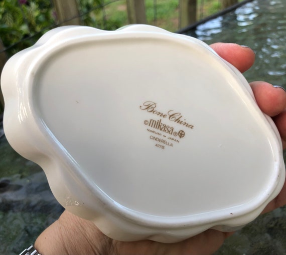 Mikasa Cinderella Yellow and Orange Lily Flower Bone China A7715