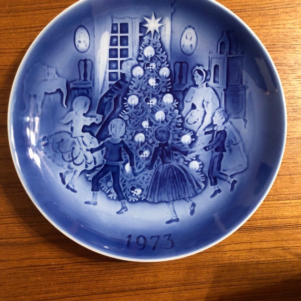 Christmas Plate Svend Jensen Denmark Hans Christian Andersent "The Fir Three" Family Tannenbaum Desiree Old Copenhagen Blue Collectible 1973