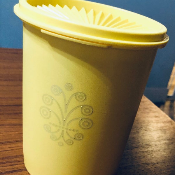 Vintage Tupperware Servalier Sunny Daisy Yellow Storage Canister and Lid 811-3 812-15