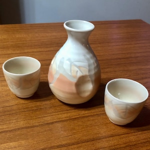 Japanese Pottery Osaka Saki Set Peach Beige Gray Nature Leaf Pattern Handmade Decanter Bottle Jug w/ 2 Cup Japan Culture Traditional Alcohol