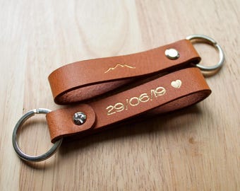 Brown tan or black personalized leather keyring with mountain / for men or women, couple keyring, boyfriend keychain