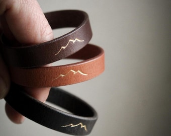 Ajustable leather bracelet for men or women in full grain leather, mountain bracelet, leather wrist cuff, gift for dad