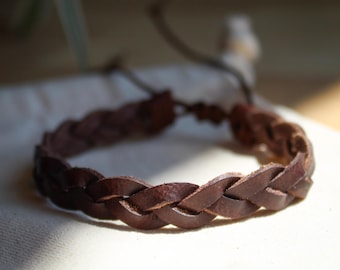 Minimalist adjustable bracelet in hand-braided leather, for men or women, a gift for him and her