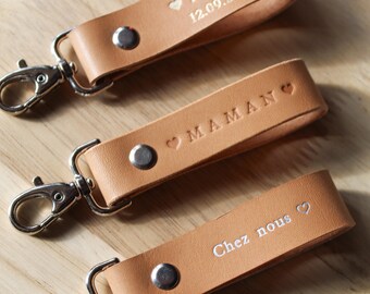 Personalised key ring handmade in natural leather with carabiner clip / gift for host / personalised christmas gift / gift for couple