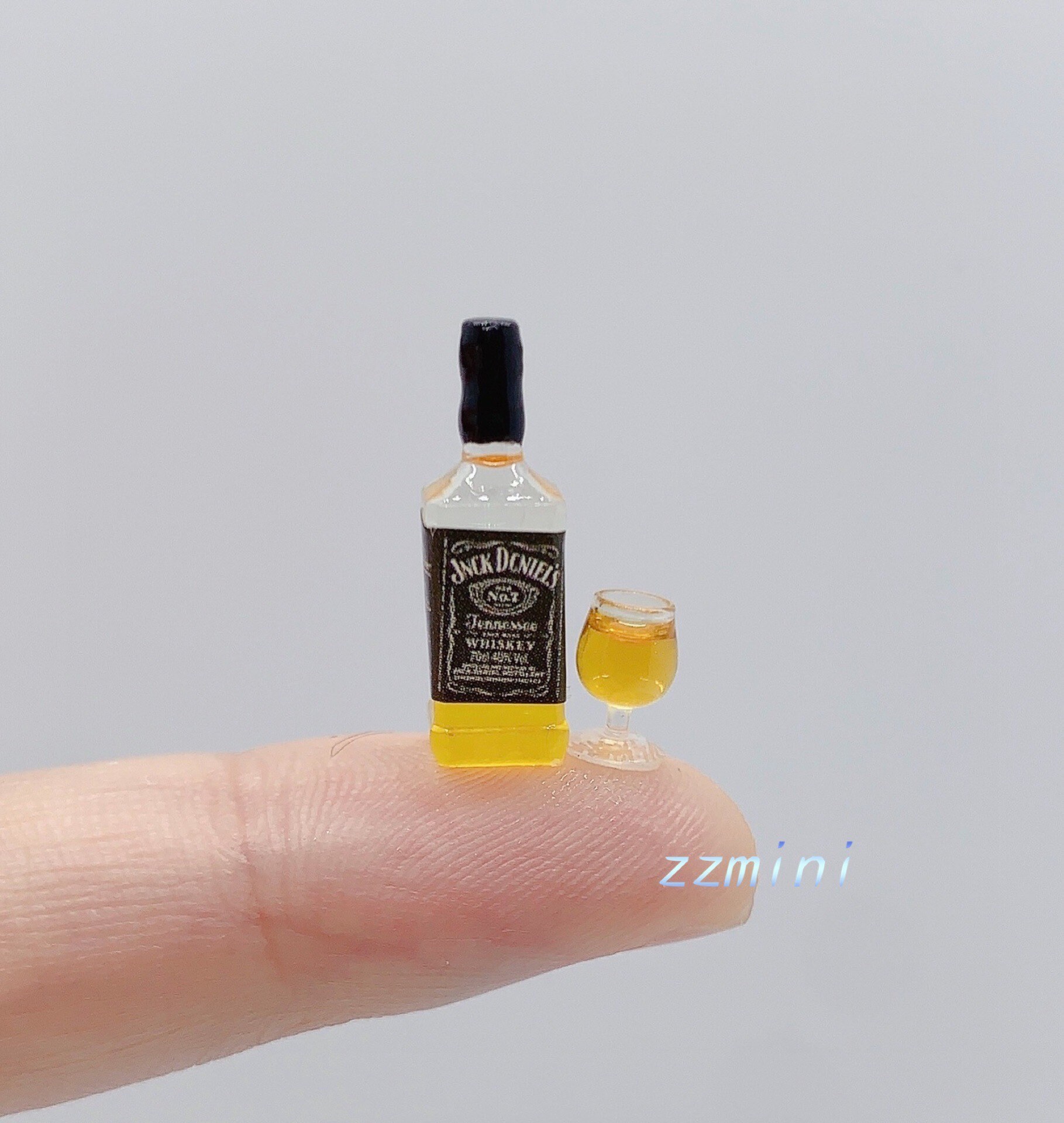 Miniatura Per Casa Delle Bambole Vintage, Bottiglia Di Whisky E