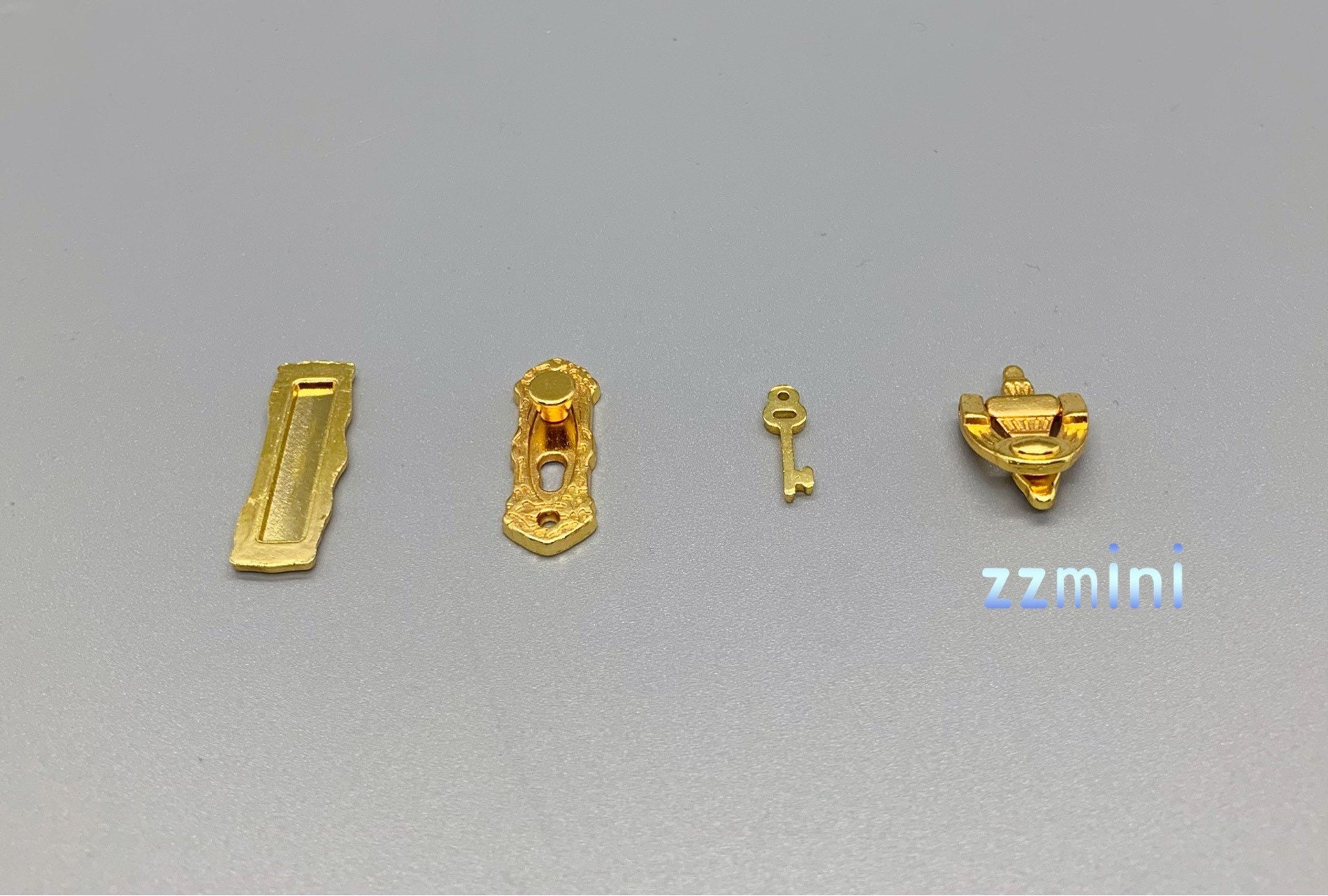 Miniatur-Türknäufe Mit Schlüsseln, Goldfarben, 4 Stück - Puppenhaus-Zubehör Im Maßstab 1:12