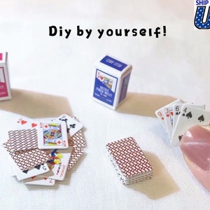 2 pudełka pokerowe z 54 kartami do gry, miniaturowe akcesoria do zabawek w karty do gry w pokera, domek dla lalek, dekoracja