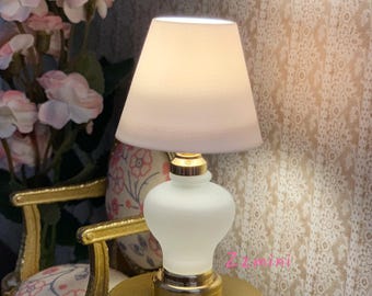 1/12 Dollhouse Miniature Table Lamp LED Light Lamp Battery Use Decoration