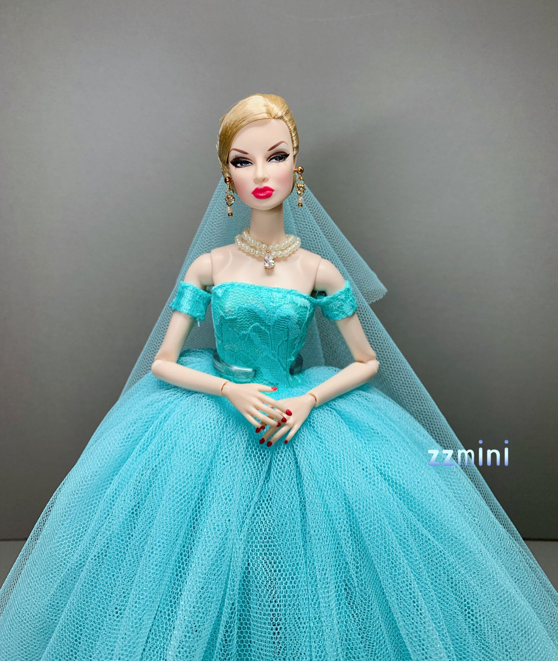 Abito Da Sposa Blu Con Molte Decorazioni Luminose Scollo Sorriso E Gonna Ampia Strascico A Cappella 60 Cm - Foto 3