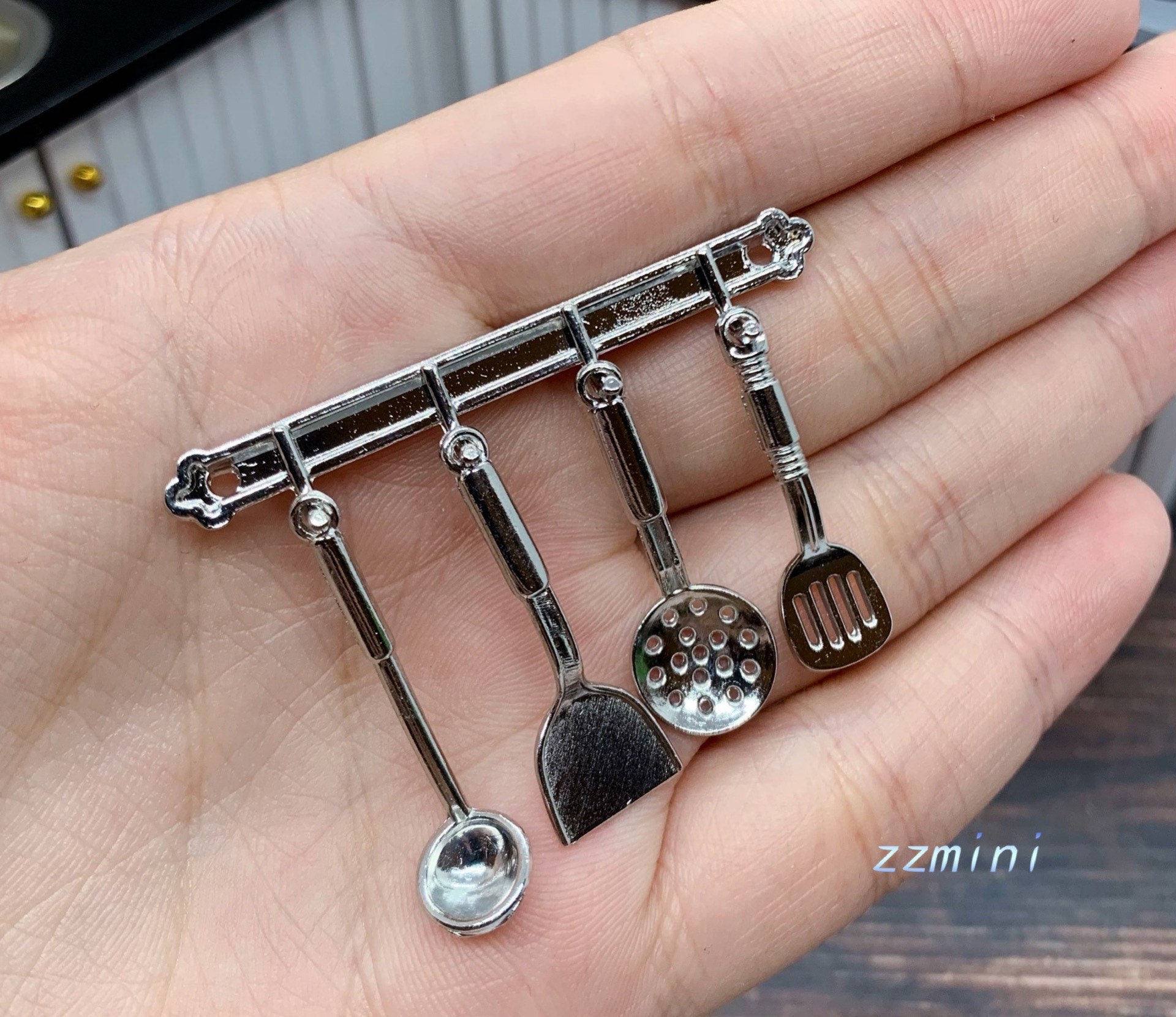 ミニチュアの調理器具飾り　(金属製) Amazon | Odoria 1/12 ミニチュア 調理器具 台所 用品 ドール