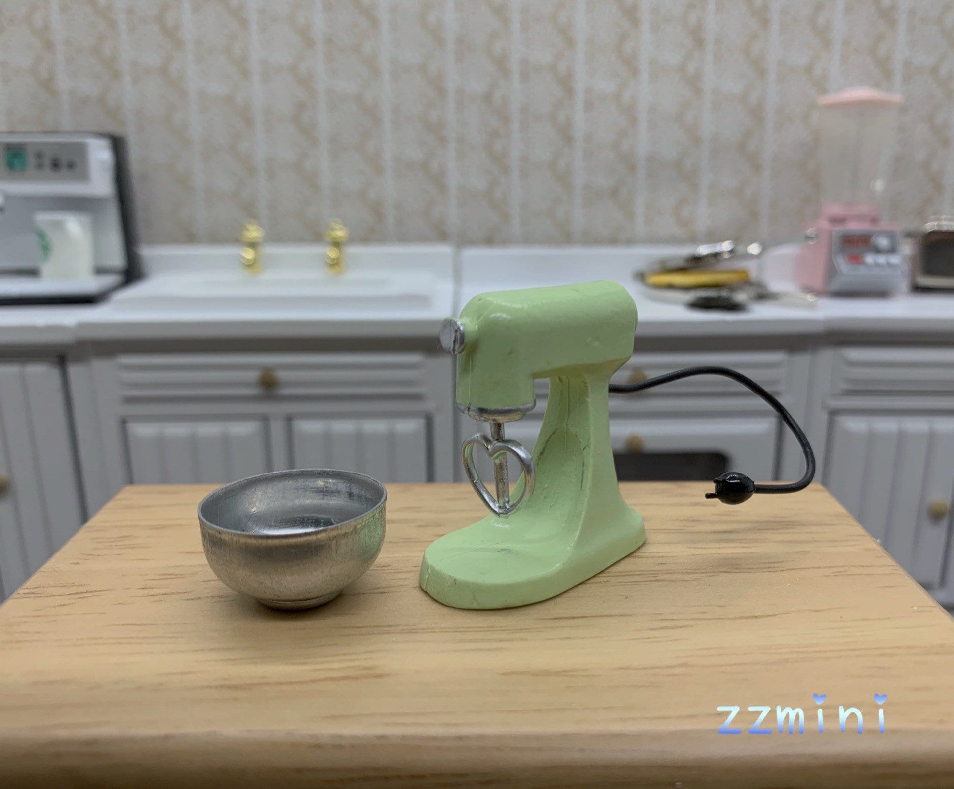 Dollhouse Miniature Toy 1:12 Kitchen A Plastic Green Food Mixers H2.2cm SPO440 