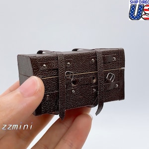 1:12 Dollhouse Miniature Vintage Suitcase Luggage Box Case Chest with Leather Belt Accessories Toy
