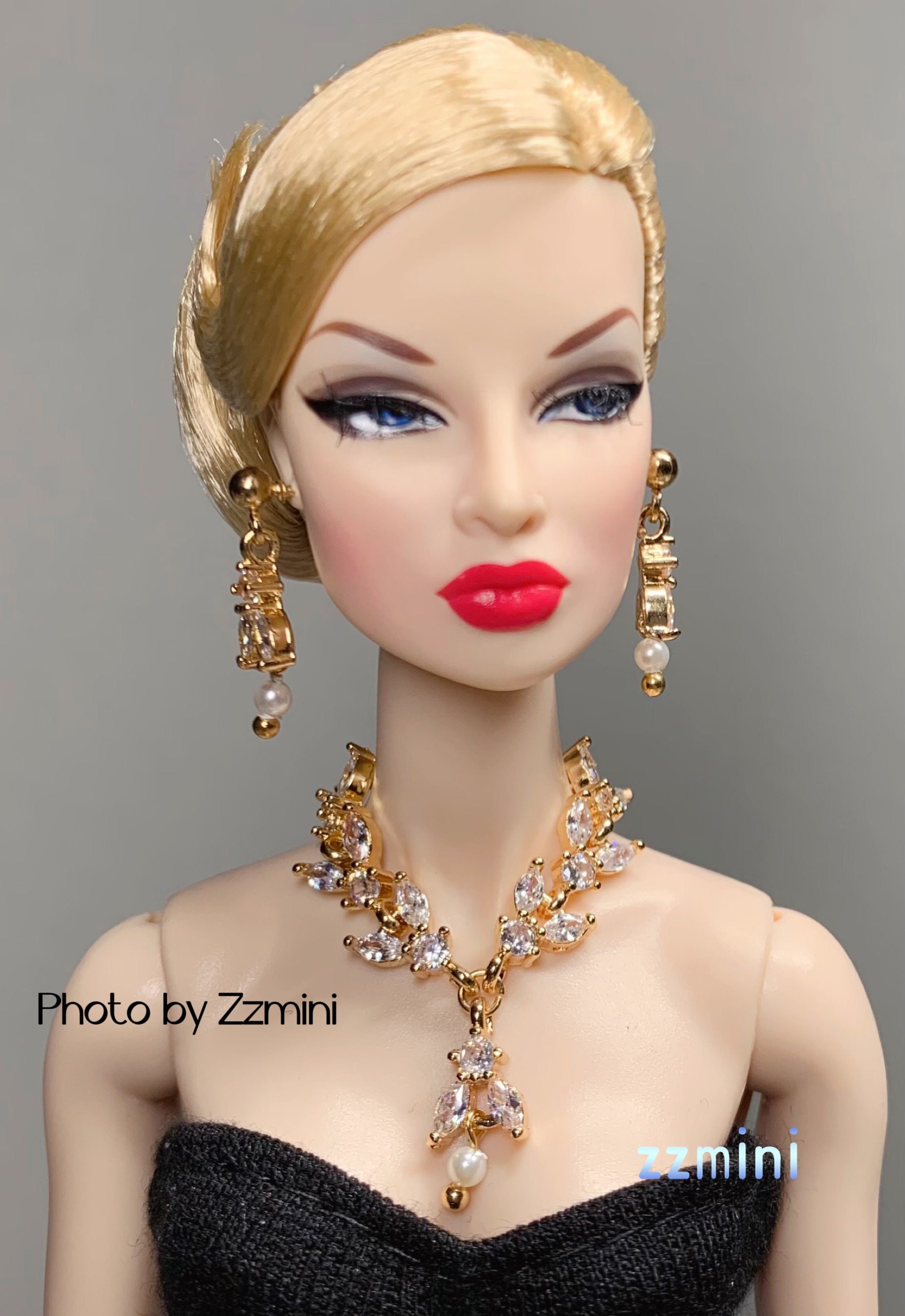 Set 40 Pezzi Accessori Per Bambole: Gioielli, Collane, Orecchini, Occhiali E Spazzola