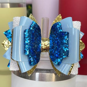 Blau und Gold glitzernde Strohbecher Topper Schleife, Love Shack Fancy Everblooming Rosetten Strohbecher Zubehör
