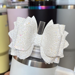Glitterwitte strik voor beker, glinsterende witte stro strik bekerhouder, handgemaakte glitter strik bekeraccessoires, witte iriserende glitterstrik
