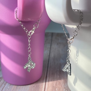 Dijes de vaso con letras iniciales de plata personalizados, dijes de letras con diamantes de imitación brillantes, colgantes de asa de vaso personalizados, accesorios para botellas de bebidas