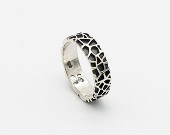 Oxidized silver ring with a texture in silver 925 - VIZURI model from the TRENCADIS collection - Modern designer jewelry