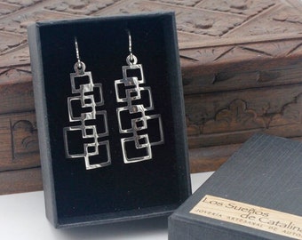 Contemporary earrings with a geometric design made of 925 silver. KINNI Collection, Los Sueños de Catalina, handmade designer jewelry.