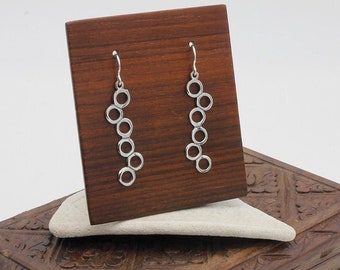 Long and light earrings from the Circulado collection. In 925 handmade silver