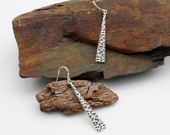 Long and narrow earrings in sterling silver - Patinated bas reliefs - KOLEO model from the MIKADO collection - Author's artisan jewelery