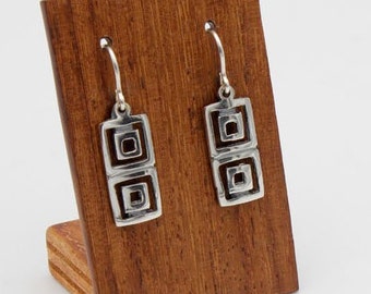 Square shaped earrings made up of thin lines - Contemporary silver earrings
