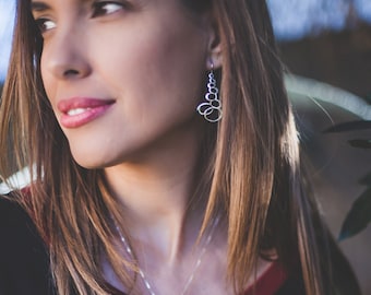 Long earrings of contemporary design, made by Los Sueños de Catalina in an artisan way in 925 sterling silver. 38mm long.