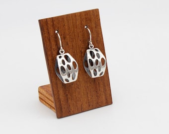 Structural earrings with openwork ovals from the ZEBRO collection. Handcrafted in 925 Sterling Silver