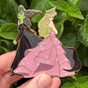 Mini Wicked Pin - Wicked Movie Musical - Elphaba and Glinda
