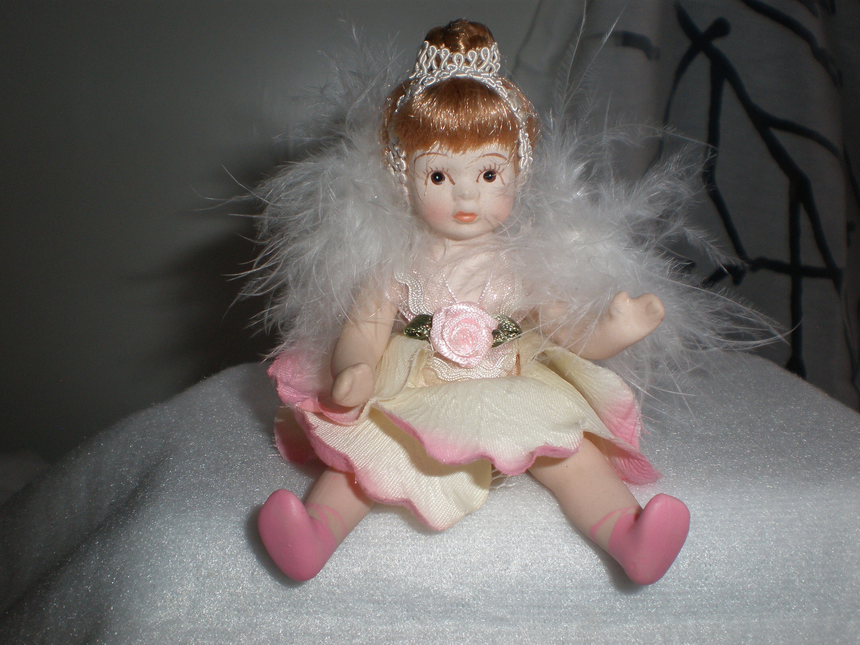 Miniature doll of 12 cm made of porcelain, handmade, an accessory for the doll's house, collection, showcase, set box, model making, 1:12,